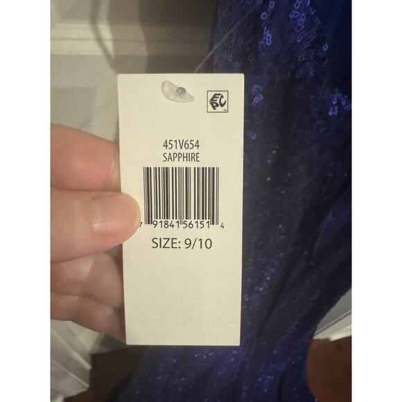 B Darlin NWT Sequin Strappy Sleeveless Gown With Train Royal Blue Size 9/10 - Picture 3 of 10